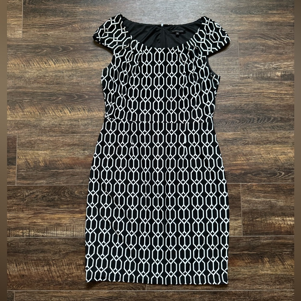 David Meister Black and White Geometric sheath dress 8